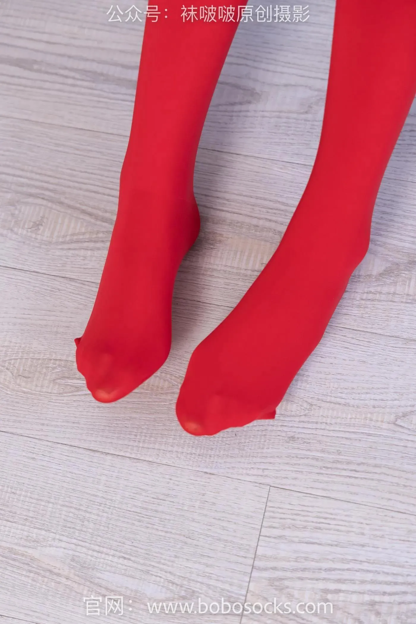 [BoBoSocks袜啵啵]NO.132 小甜豆-aj1板鞋、蓝色短靴、厚黑丝、厚红丝 [145P]插图3